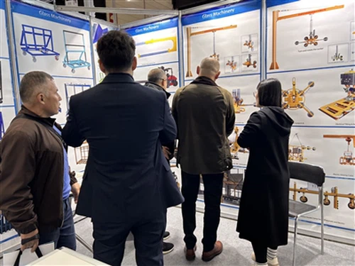 De Duitse glastentoonstelling is begonnen